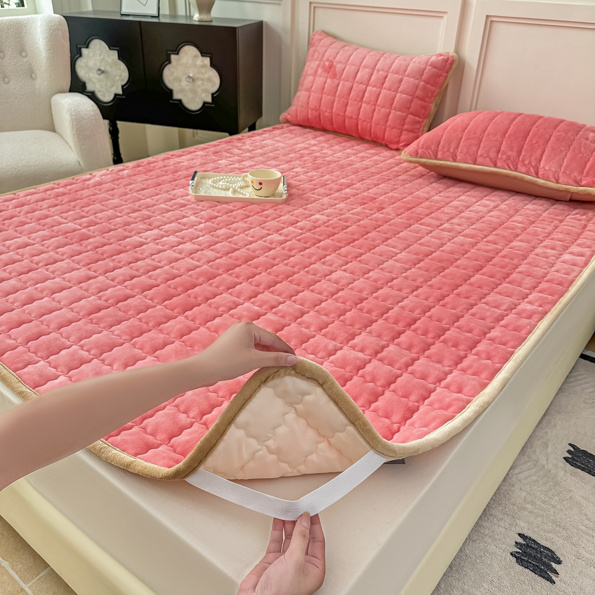 91家纺网 家纺一手货源 找家纺 棉森家纺 2025新款亲肤舒适高克重牛奶绒夹棉床褥床垫垫子 西瓜红