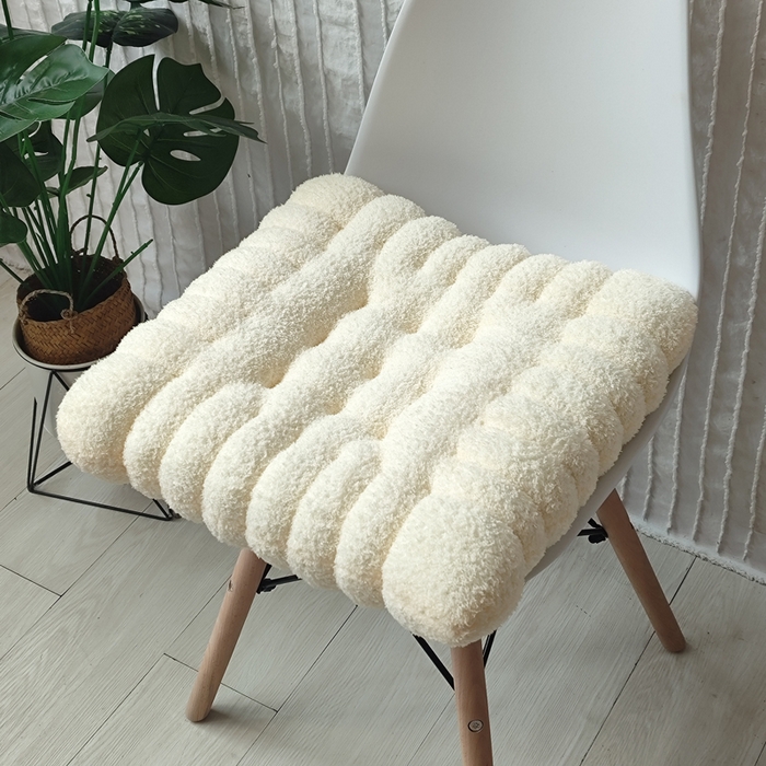 91家纺网 家纺一手货源 找家纺 （总）李帅家居 2025新款美丽绒饼干坐垫椅子垫批发毛绒屁垫