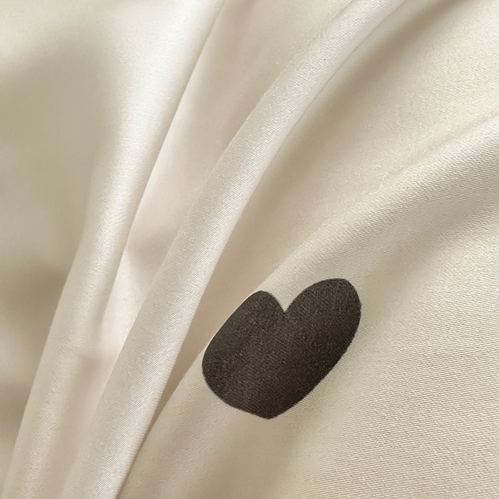 91家纺网 家纺一手货源 找家纺 置顶家纺 2025新款初心蝴蝶结水洗天丝印花四件套 初心-奶昔白