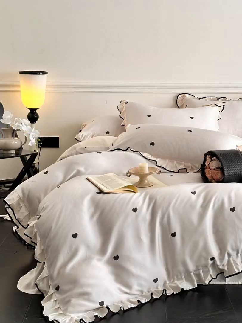 91家纺网 家纺一手货源 找家纺 置顶家纺 2025新款初心蝴蝶结水洗天丝印花四件套 初心-奶昔白