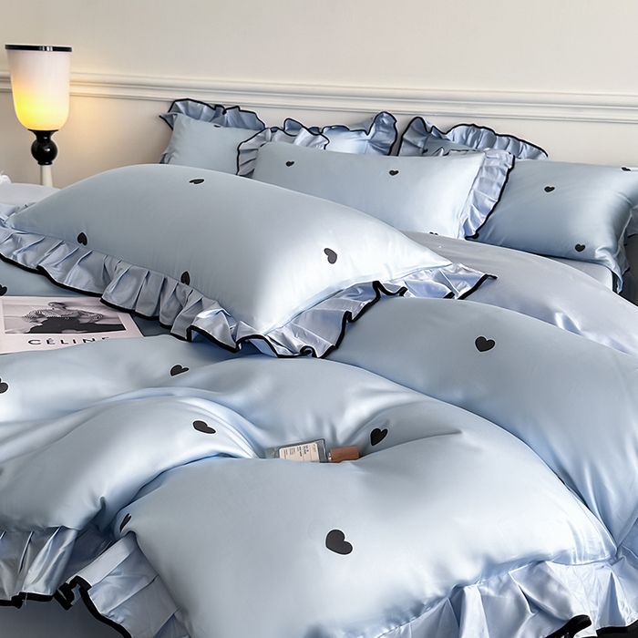 91家纺网 家纺一手货源 找家纺 置顶家纺 2025新款初心蝴蝶结水洗天丝印花四件套 初心-浅蓝