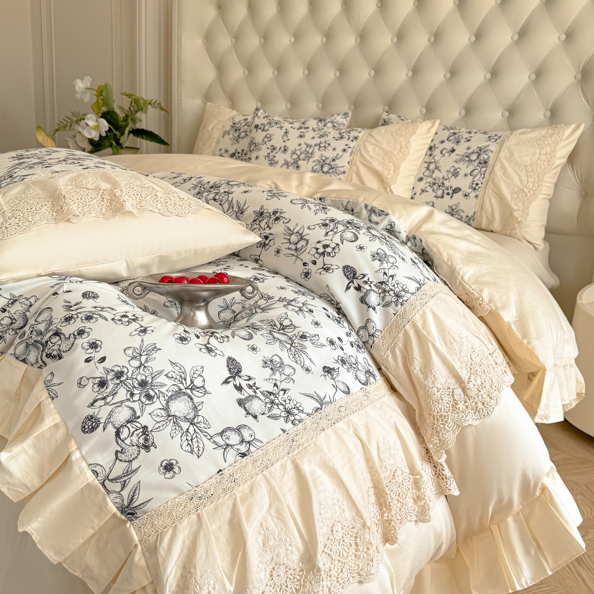 91家纺网 家纺一手货源 找家纺 置顶家纺 2025秋冬新品法式亲肤花边拼接四件套 薇安妮-奶昔白