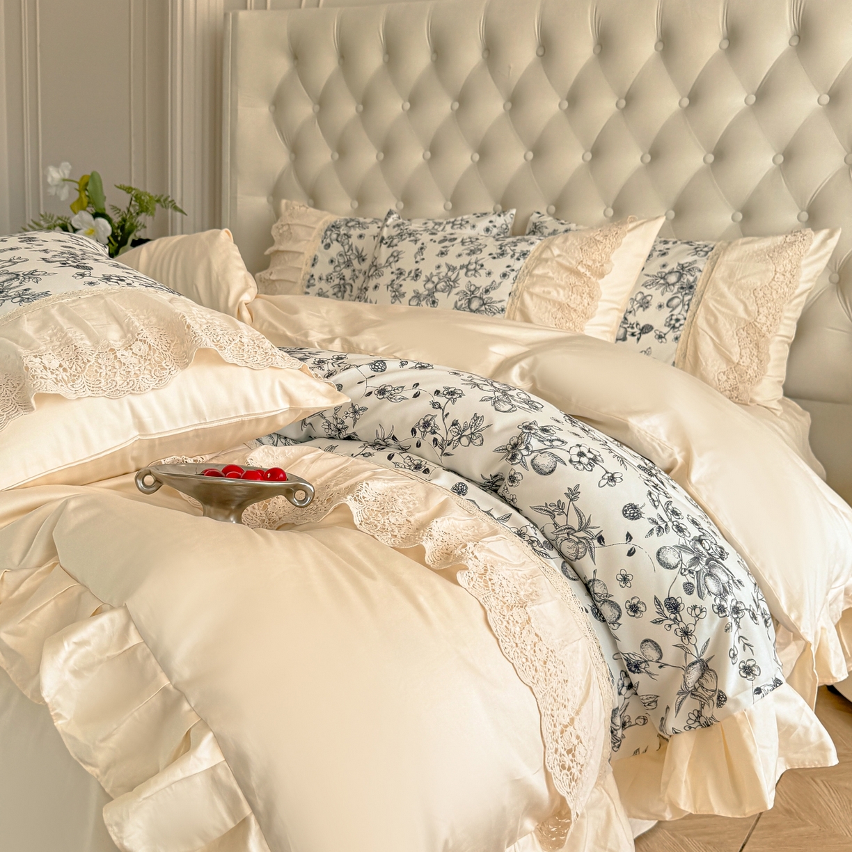 91家纺网 家纺一手货源 找家纺 置顶家纺 2025秋冬新品法式亲肤花边拼接四件套 爱蜜莉-奶昔白