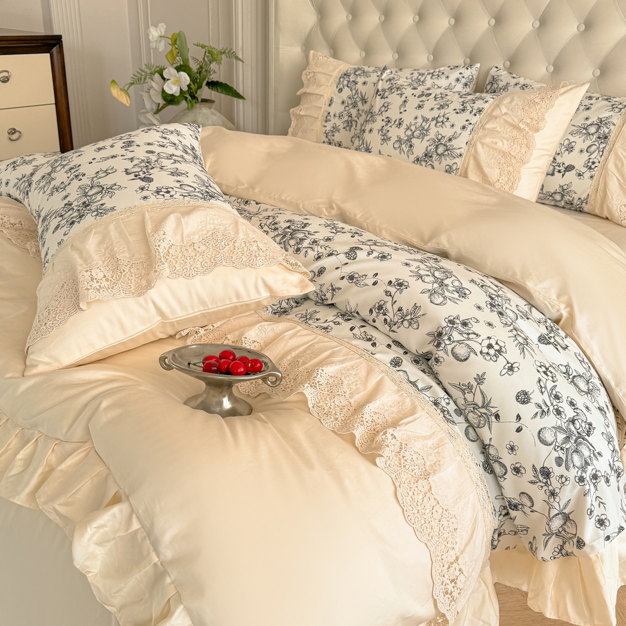 91家纺网 家纺一手货源 找家纺 置顶家纺 2025秋冬新品法式亲肤花边拼接四件套 爱蜜莉-奶昔白