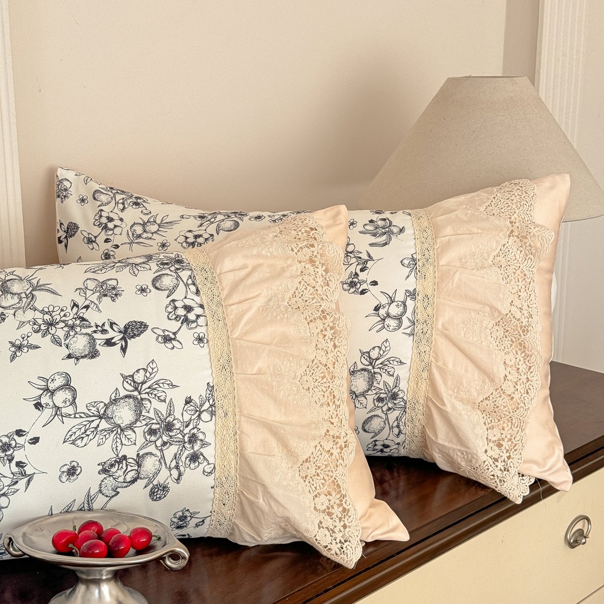 91家纺网 家纺一手货源 找家纺 置顶家纺 2025秋冬新品法式亲肤花边拼接四件套 爱蜜莉-奶咖