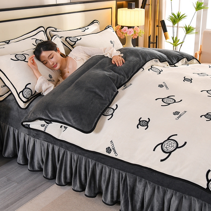 91家纺网 家纺一手货源 找家纺 2025新款高克重8斤金貂绒牛奶绒四件套 山茶花