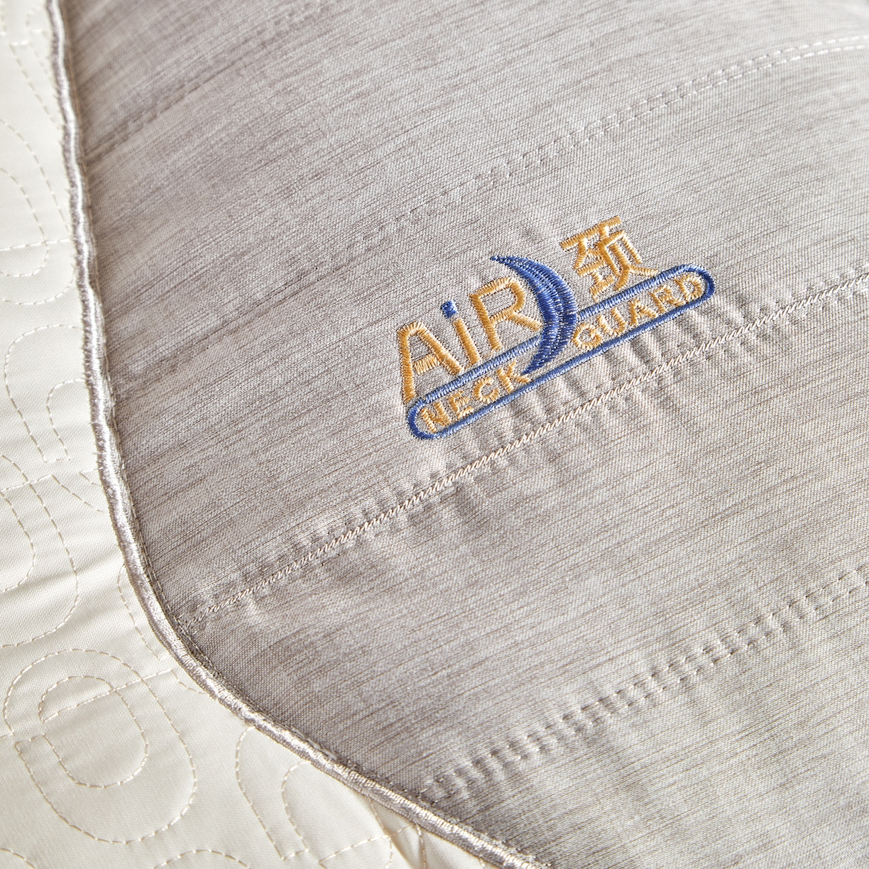 91家纺网 家纺一手货源 找家纺 鼎晟纺 2025新款针织蚕丝护颈云朵枕学生枕头成人枕芯 枕头枕芯-风格二 针织蚕丝护颈云朵枕-灰色