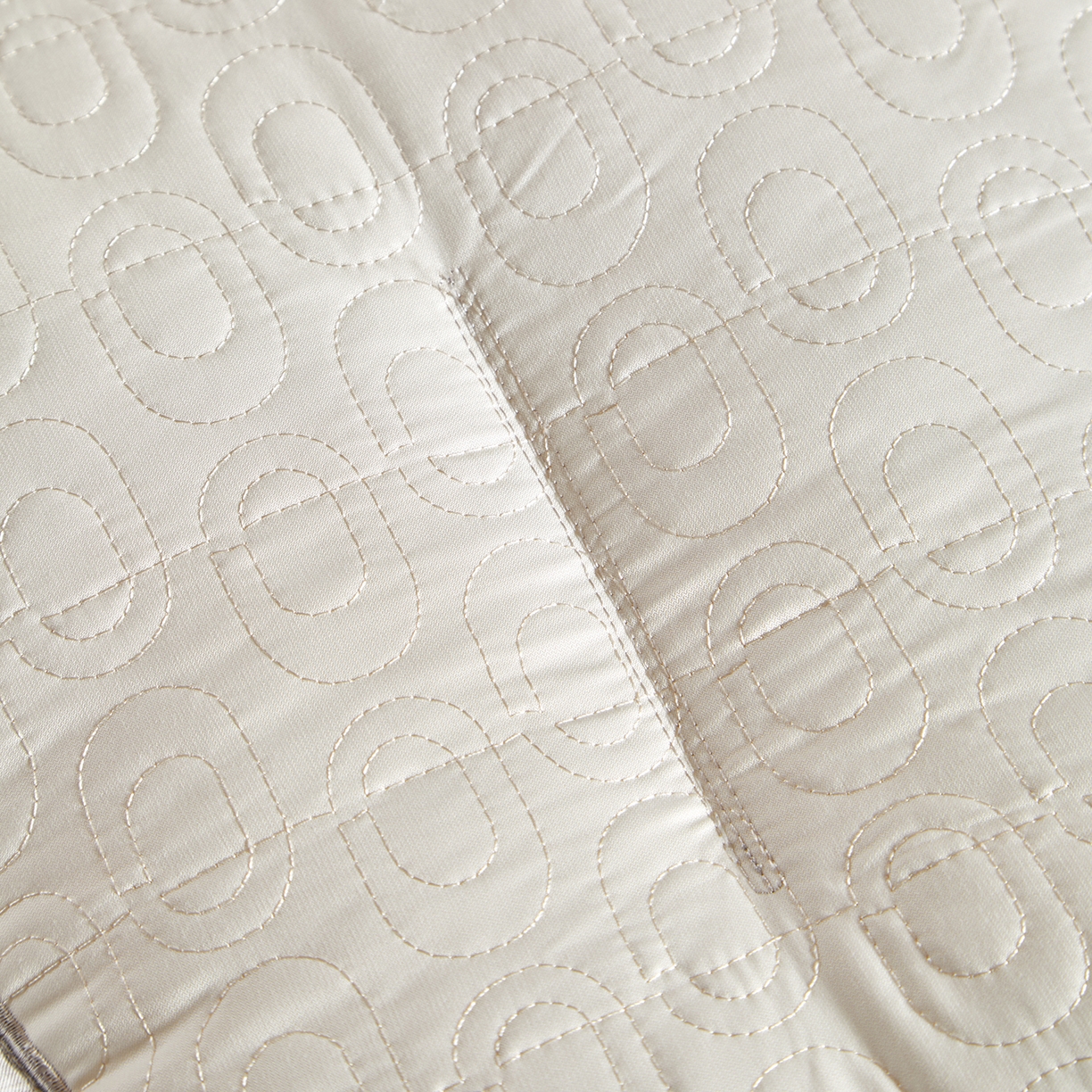 91家纺网 家纺一手货源 找家纺 鼎晟纺 2025新款针织蚕丝护颈云朵枕学生枕头成人枕芯 枕头枕芯-风格二 针织蚕丝护颈云朵枕-灰色