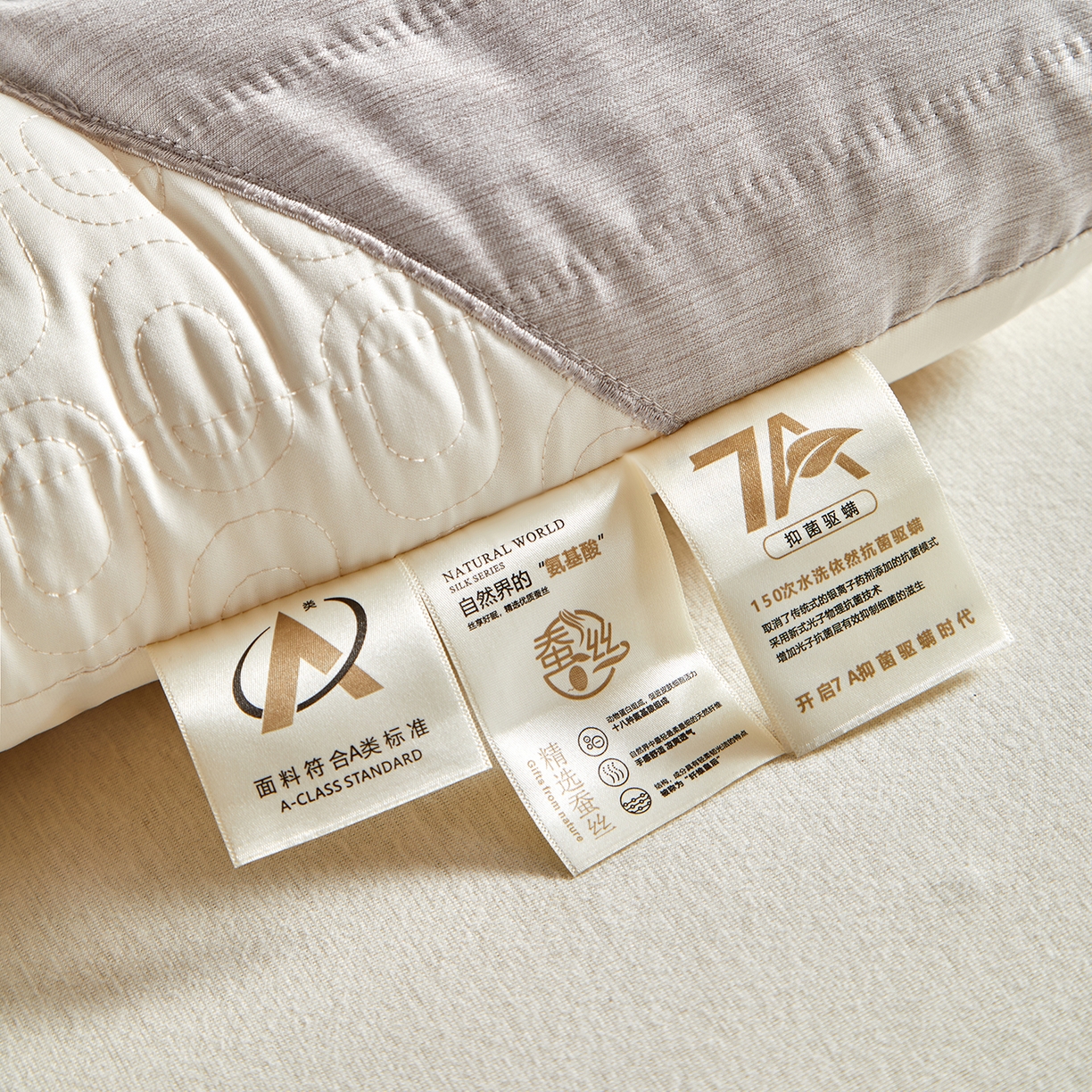 91家纺网 家纺一手货源 找家纺 鼎晟纺 2025新款针织蚕丝护颈云朵枕学生枕头成人枕芯 枕头枕芯-风格二 针织蚕丝护颈云朵枕-灰色