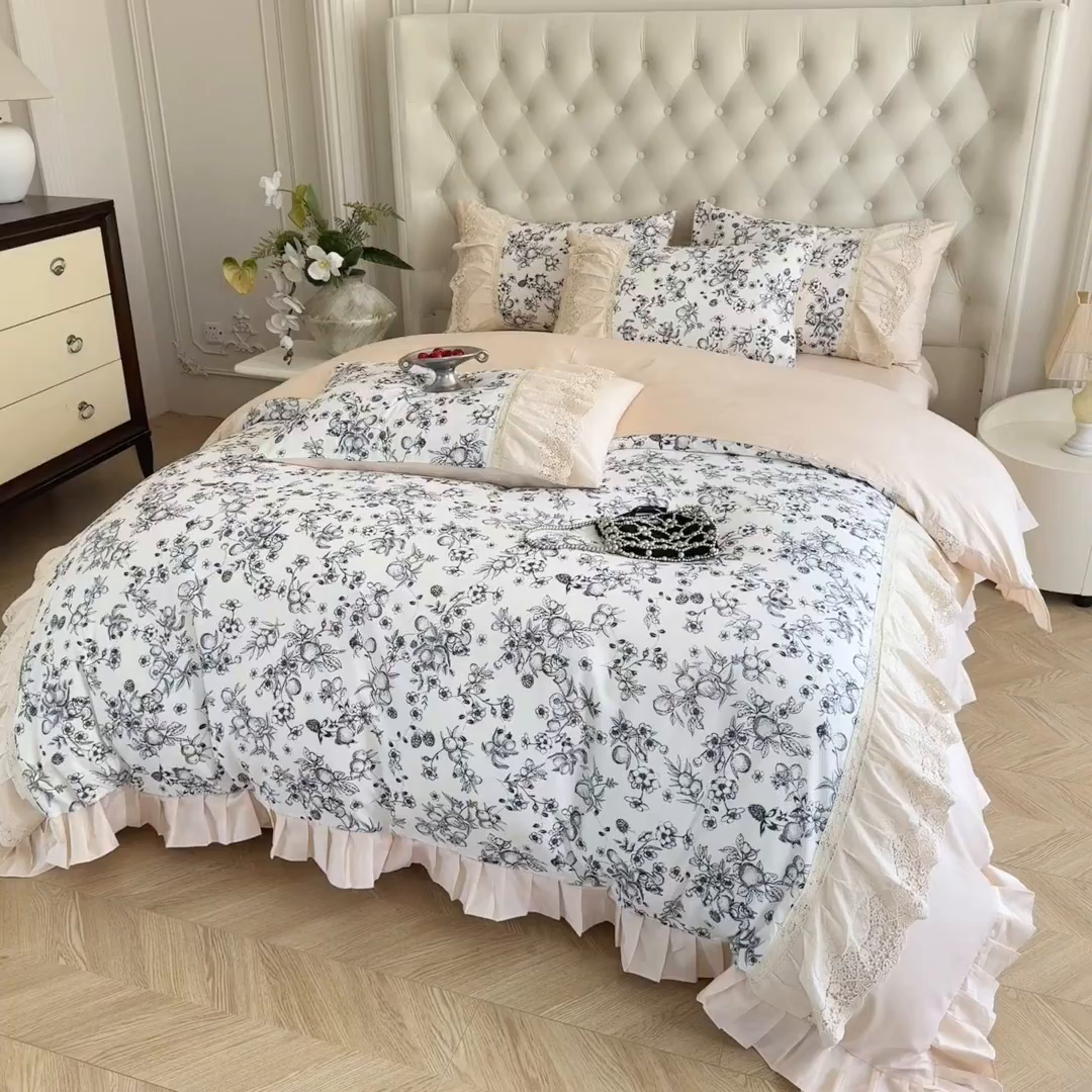 91家纺网 家纺一手货源 找家纺 置顶家纺 2025秋冬新品法式亲肤花边拼接四件套 薇安妮-奶咖