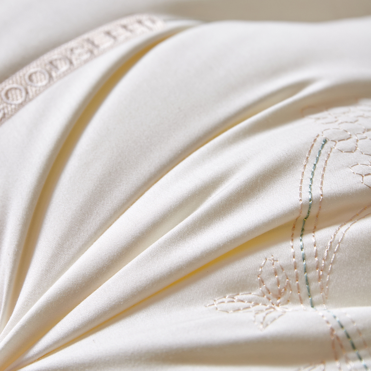 91家纺网 家纺一手货源 找家纺 （总）鼎晟纺 2025新款森睡棉云柔护颈枕学生枕头成人枕芯-风格二