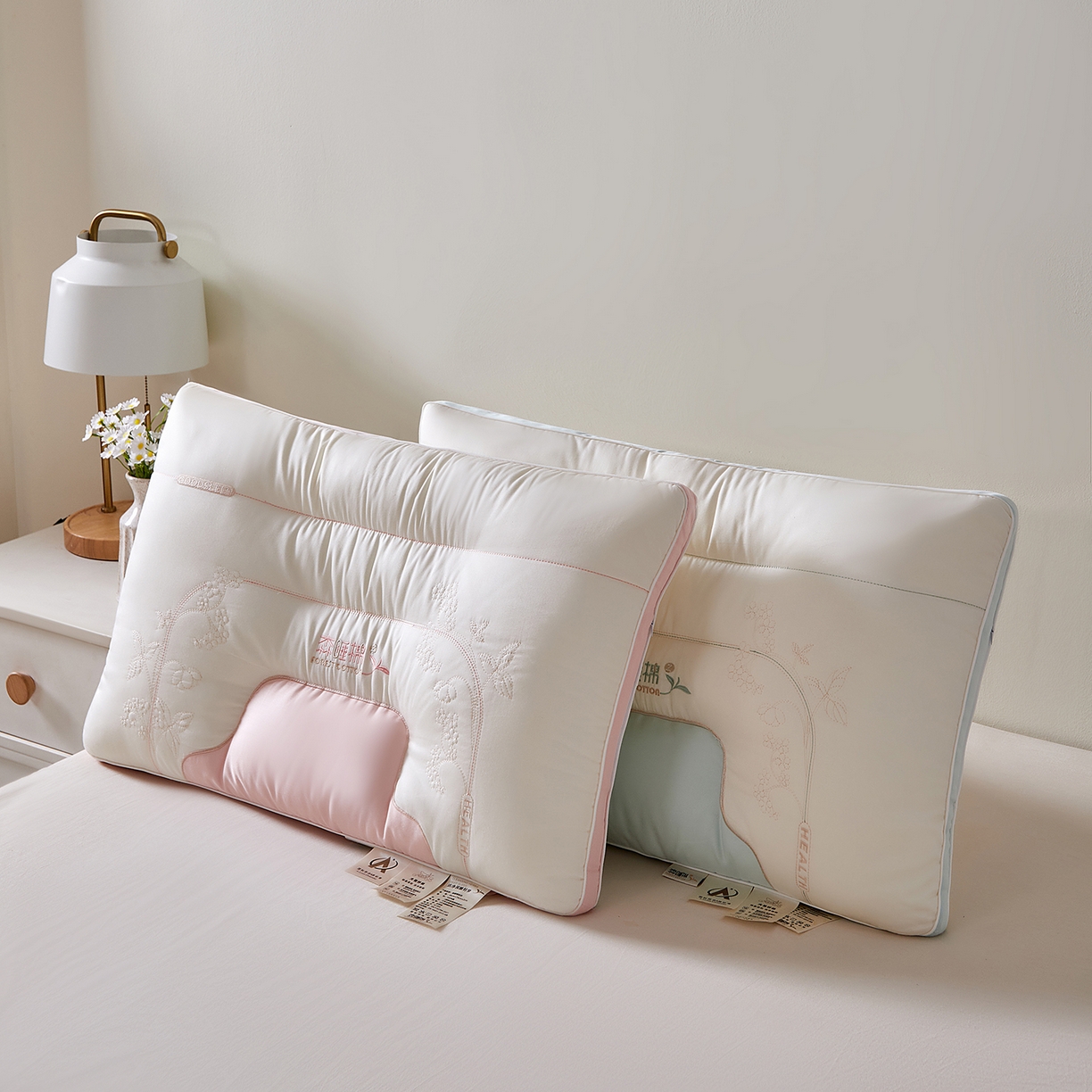 91家纺网 家纺一手货源 找家纺 鼎晟纺 2025新款森睡棉云柔护颈枕学生枕头成人枕芯-风格二 森睡眠护颈枕-千禧粉