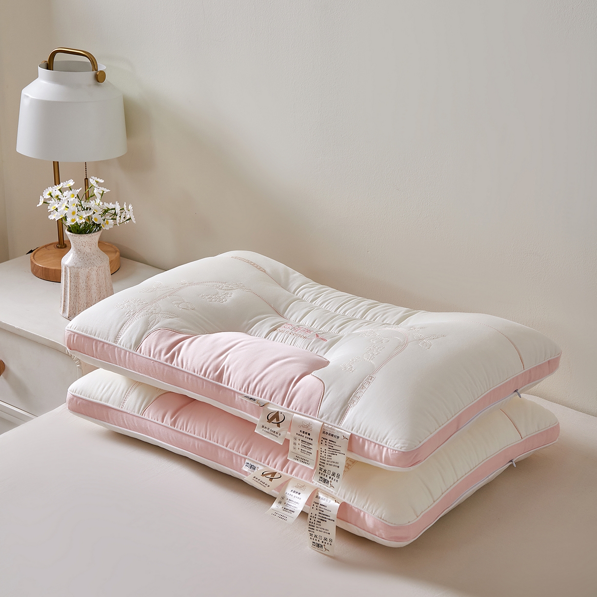 91家纺网 家纺一手货源 找家纺 鼎晟纺 2025新款森睡棉云柔护颈枕学生枕头成人枕芯-风格二 森睡眠护颈枕-千禧粉