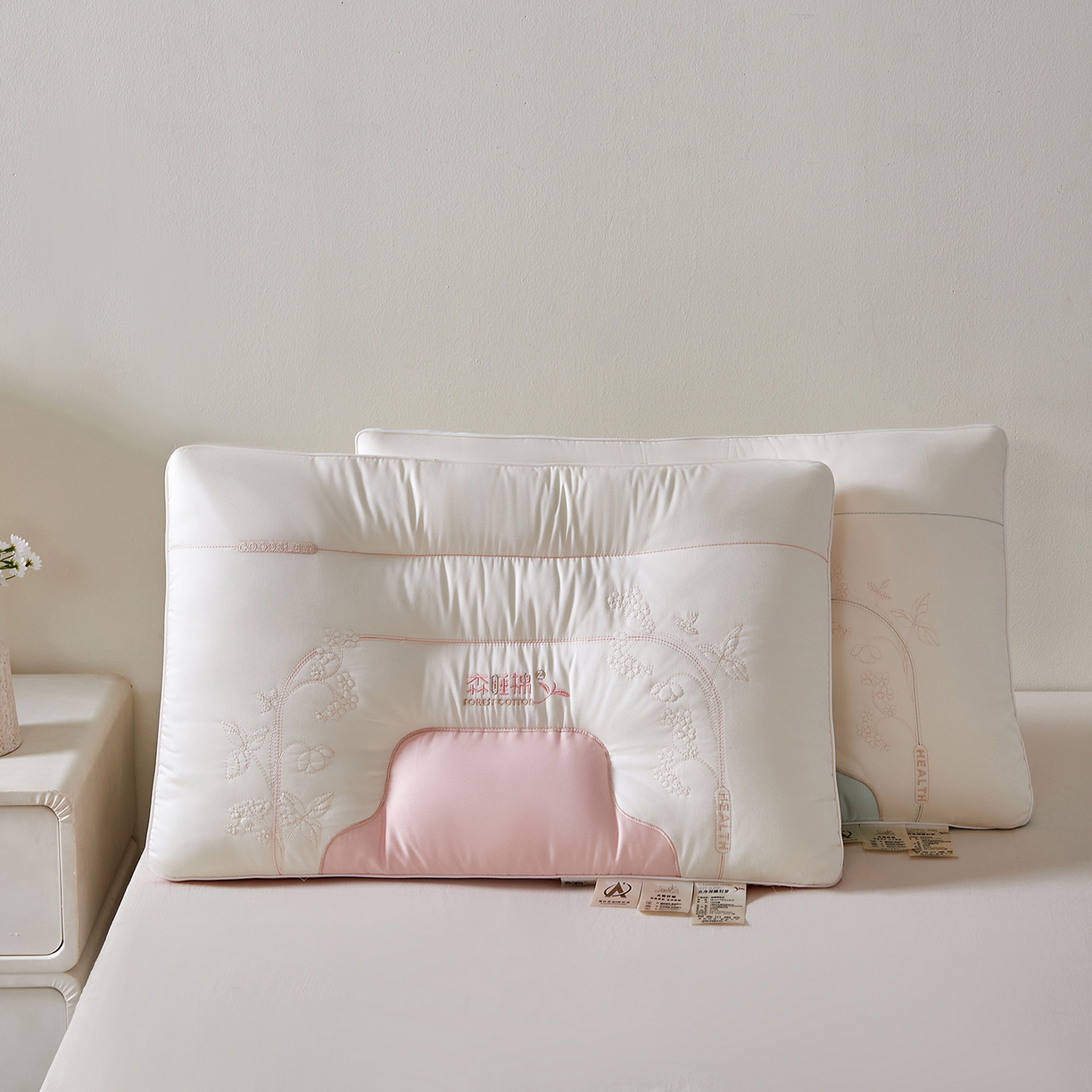 91家纺网 家纺一手货源 找家纺 鼎晟纺 2025新款森睡棉云柔护颈枕学生枕头成人枕芯-风格二 森睡眠护颈枕-千禧粉