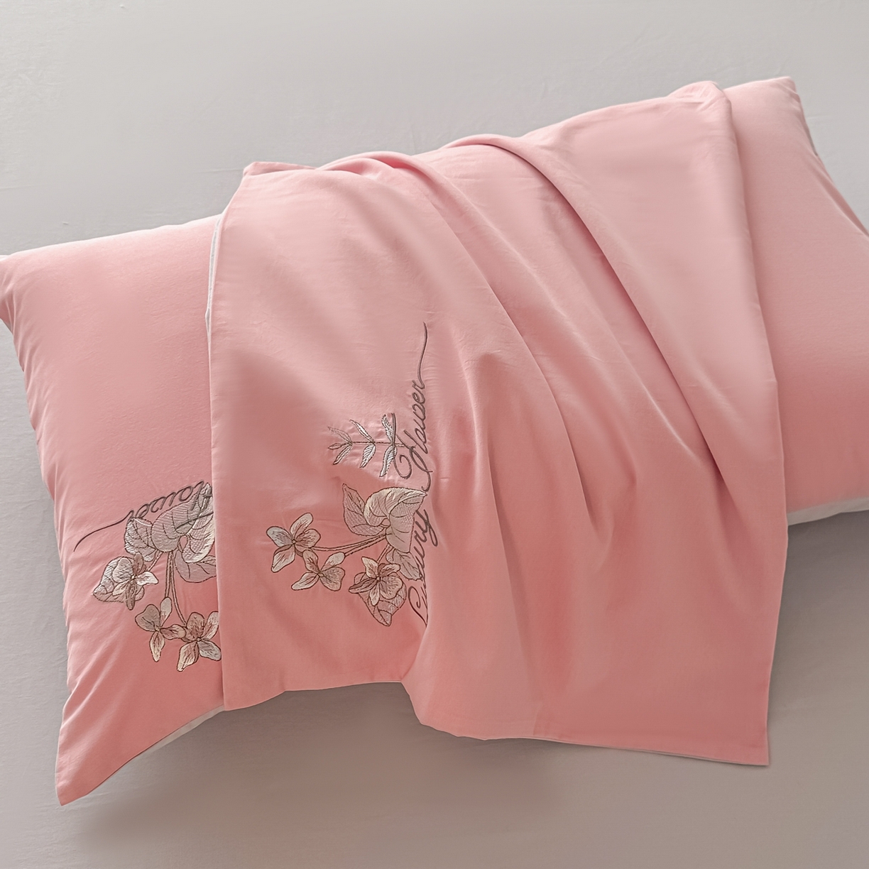 91家纺网 家纺一手货源 找家纺 （总）博之洋婚庆 2025新款全棉纯棉长绒棉贡缎磨毛刺绣四件套不掉毛【高端礼盒】邂逅系列