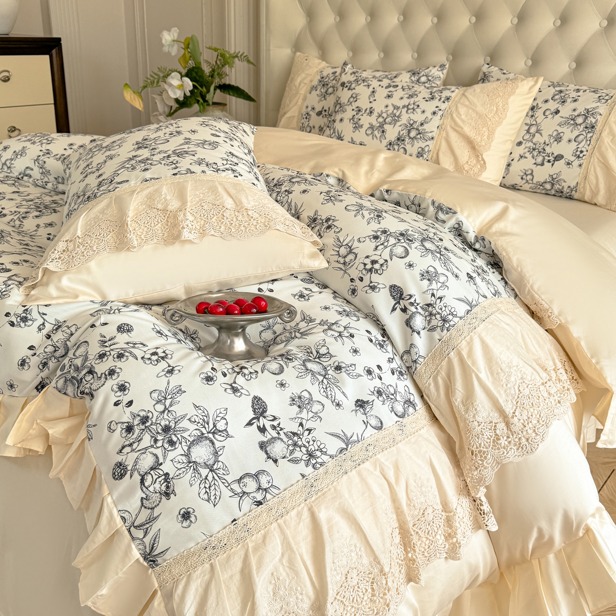 91家纺网 家纺一手货源 找家纺 置顶家纺 2025秋冬新品法式亲肤花边拼接四件套 薇安妮-奶昔白