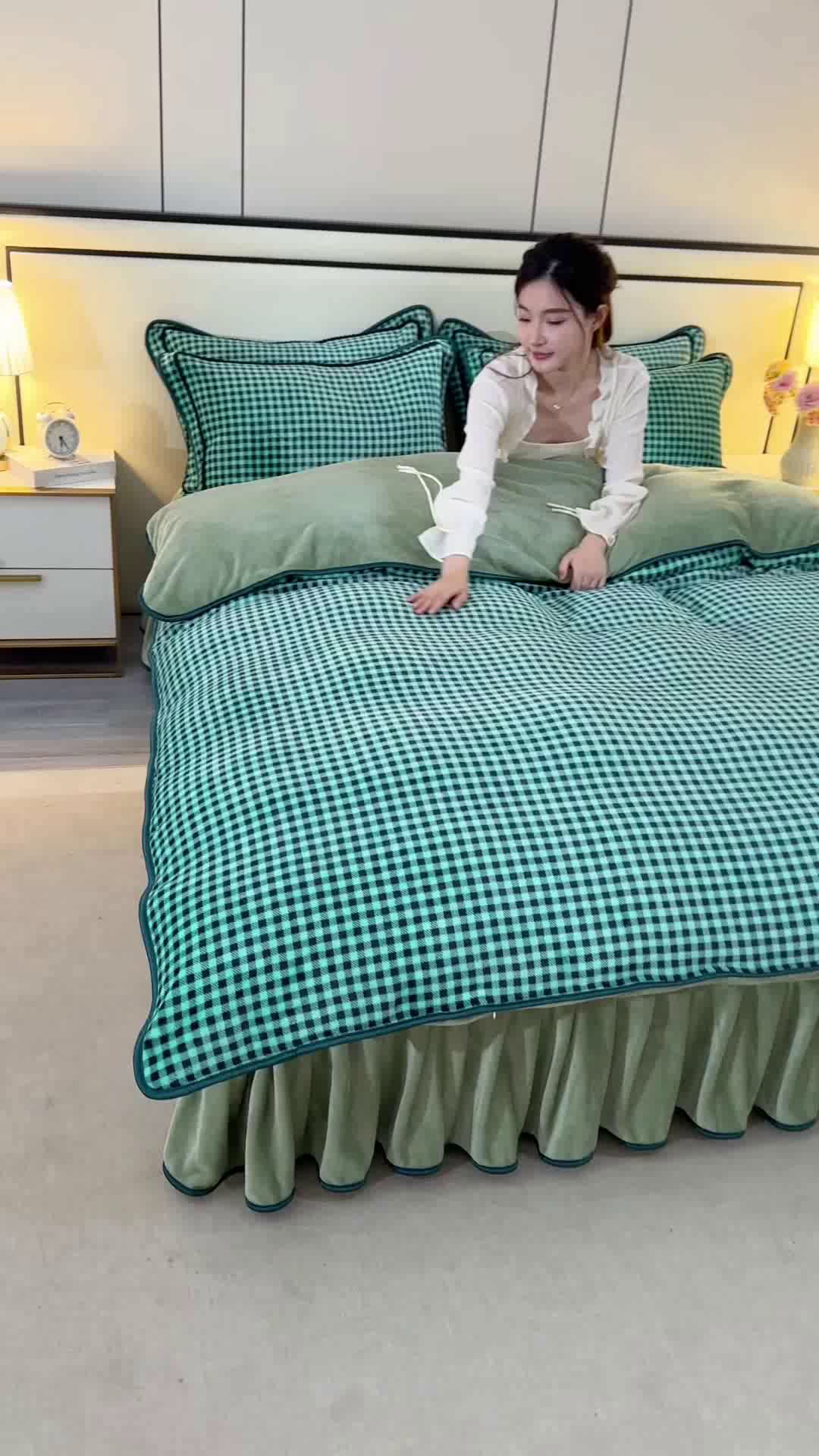 91家纺网 家纺一手货源 找家纺 2025新款高克重8斤金貂绒牛奶绒四件套 小格-绿