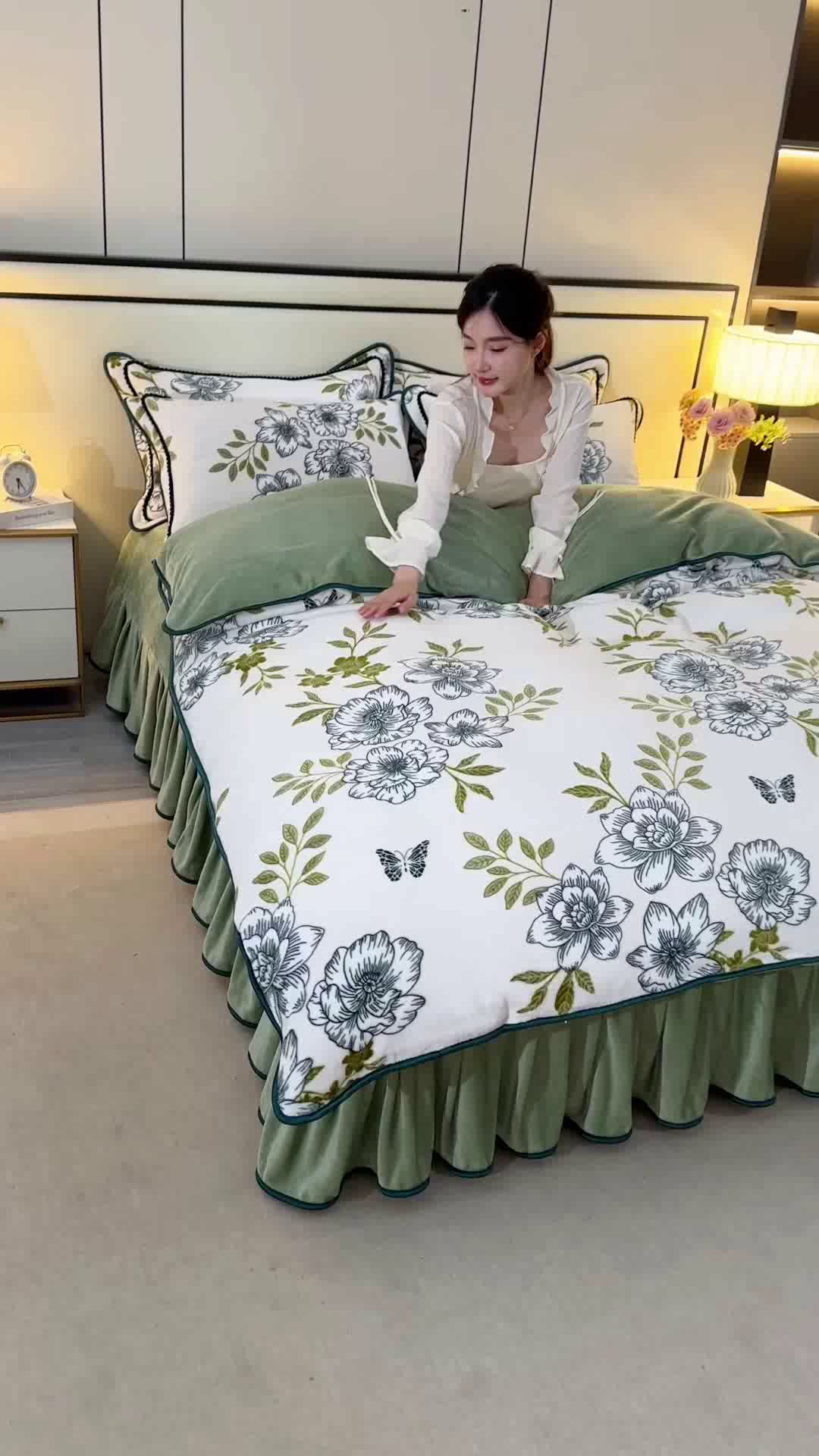 91家纺网 家纺一手货源 找家纺 2025新款高克重8斤金貂绒牛奶绒四件套 花香四溢-咖