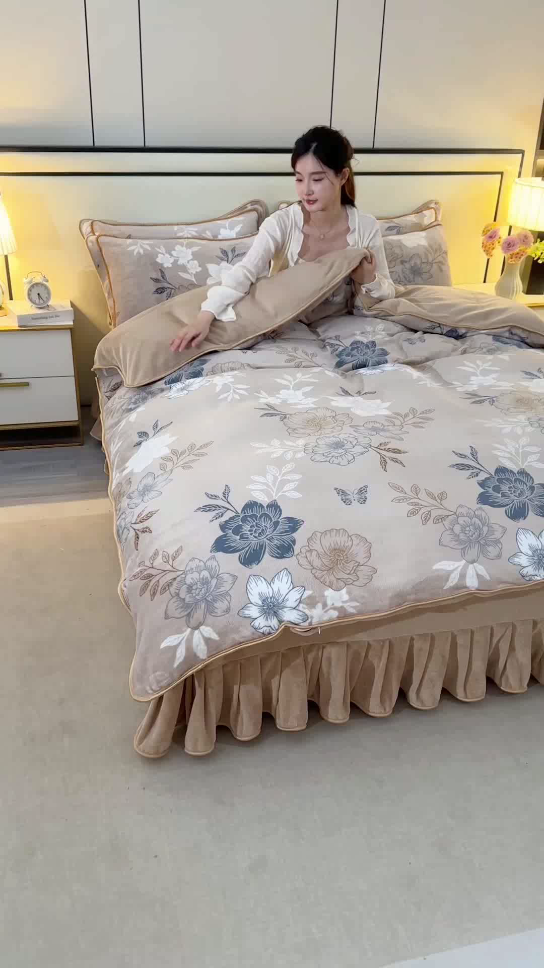 91家纺网 家纺一手货源 找家纺 2025新款高克重8斤金貂绒牛奶绒四件套 花香四溢-灰