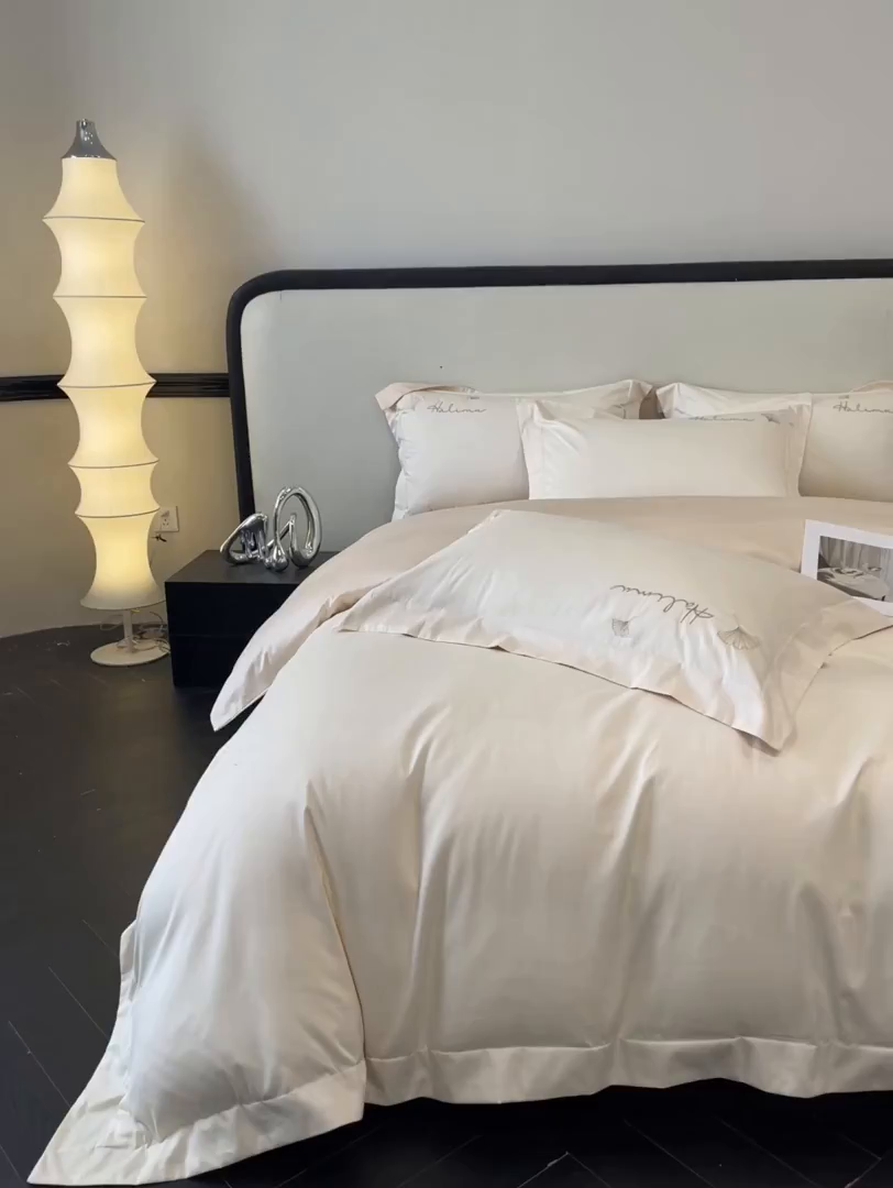 91家纺网 家纺一手货源 找家纺 置顶家纺 2025新款亲肤刺绣四件套-杏运 杏运-白+浅香槟