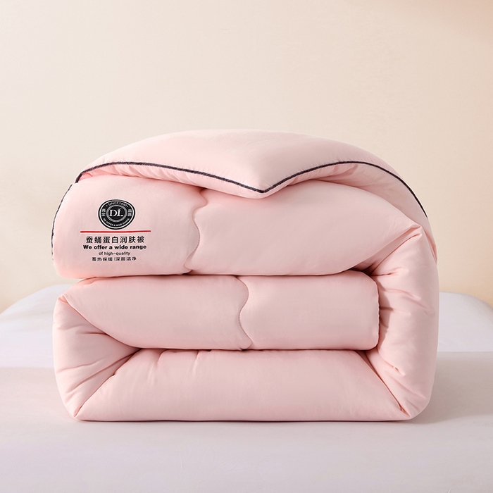 91家纺网 家纺一手货源 找家纺 优布加 2025新款蚕蛹蛋白润肤被 DL-粉色
