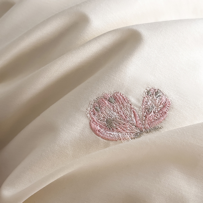 91家纺网 家纺一手货源 找家纺 置顶家纺 2025新款亲肤加厚磨毛刺绣四件套-花不尽 花不尽-白+粉