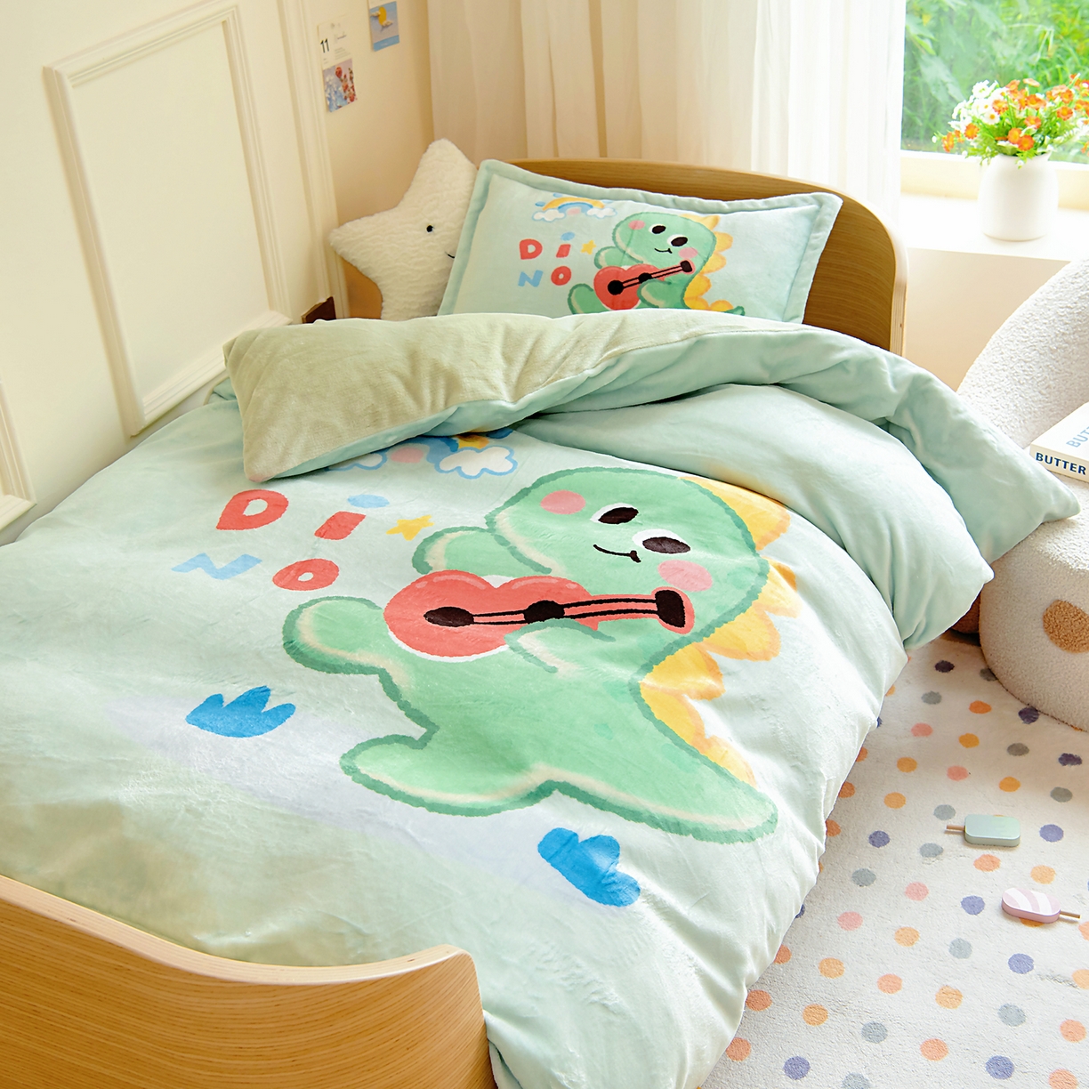 91家纺网 家纺一手货源 找家纺 梵赫 2025新款加厚大版原创数码印花幼儿园儿童枕套 吉他恐龙