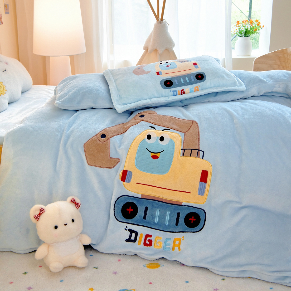 91家纺网 家纺一手货源 找家纺 梵赫 2025新款加厚大版原创数码印花幼儿园儿童枕套 机灵小挖机