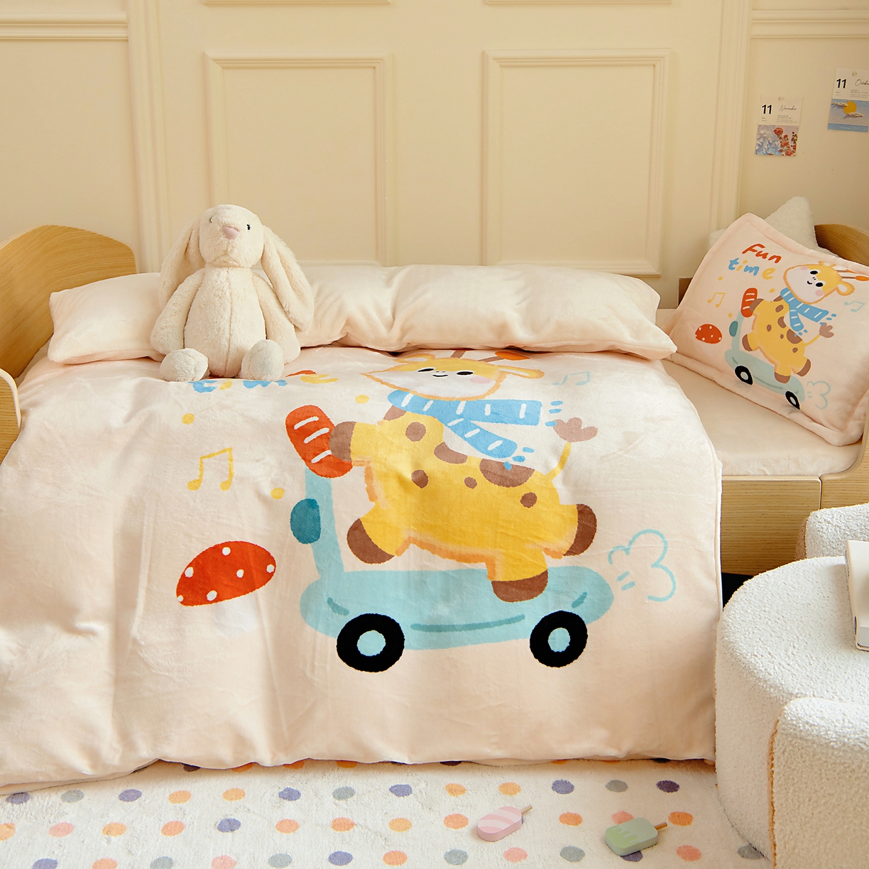 91家纺网 家纺一手货源 找家纺 梵赫 2025新款加厚大版原创数码印花幼儿园儿童枕套 骑滑板小鹿