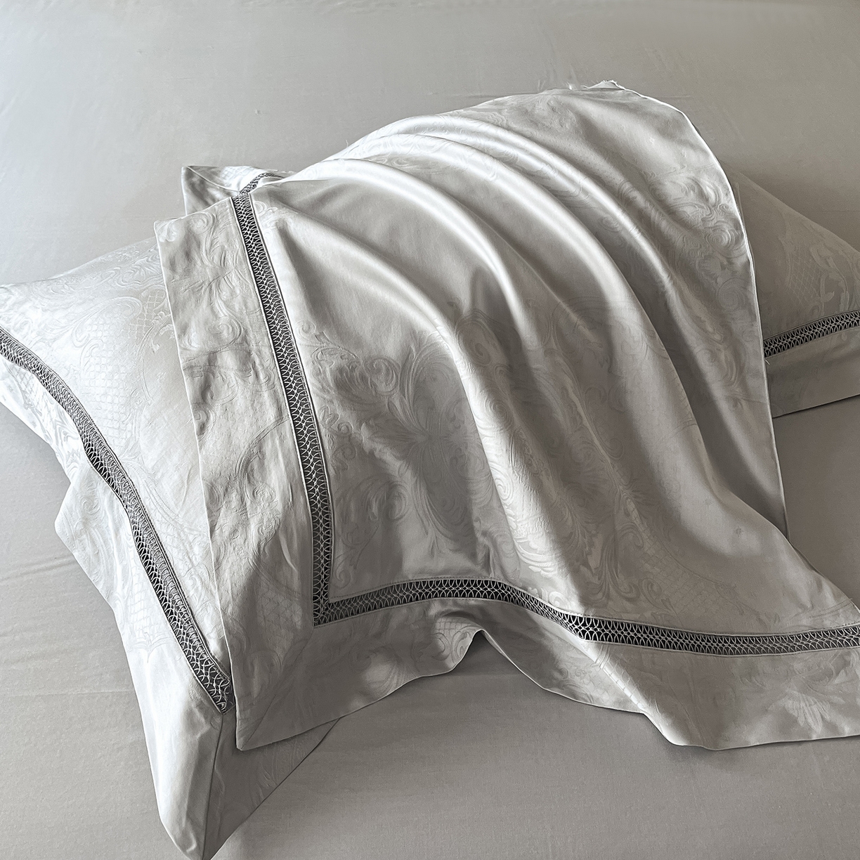 91家纺网 家纺一手货源 找家纺 置顶家纺 2025新款维纳斯系列亲肤提花四件套 维纳斯-山灰