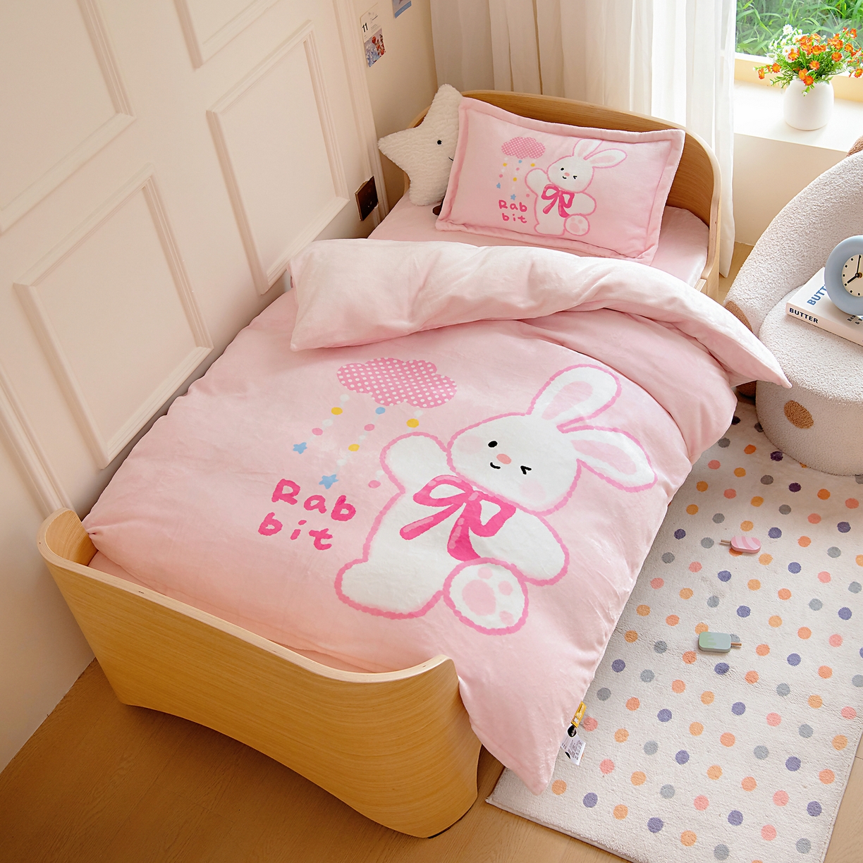 91家纺网 家纺一手货源 找家纺 梵赫 2025新款加厚大版原创数码印花幼儿园儿童枕套 可爱大耳兔