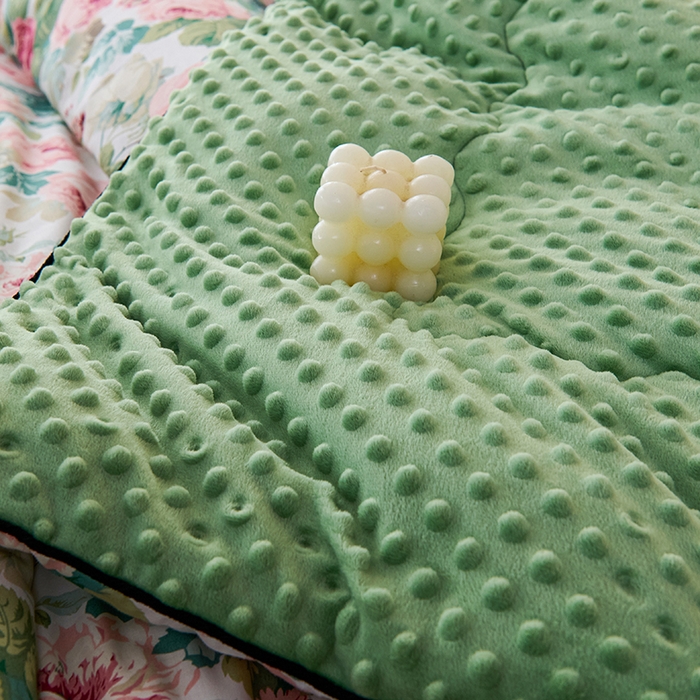 91家纺网 家纺一手货源 找家纺 小鱼儿家纺 2025新款全棉豆豆被冬被被子 浪漫花舞