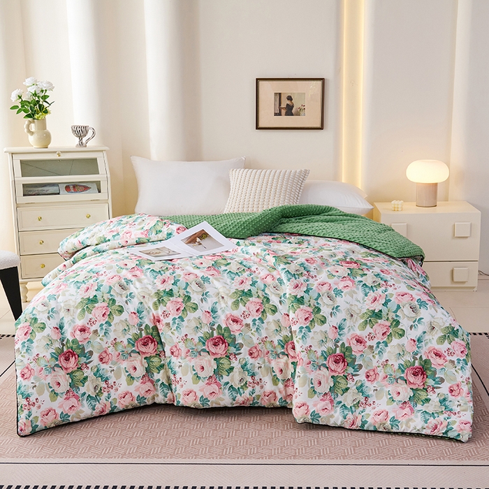 91家纺网 家纺一手货源 找家纺 小鱼儿家纺 2025新款全棉豆豆被冬被被子 浪漫花舞