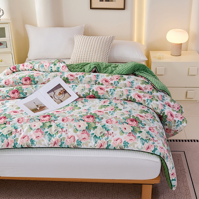 91家纺网 家纺一手货源 找家纺 小鱼儿家纺 2025新款全棉豆豆被冬被被子 浪漫花舞