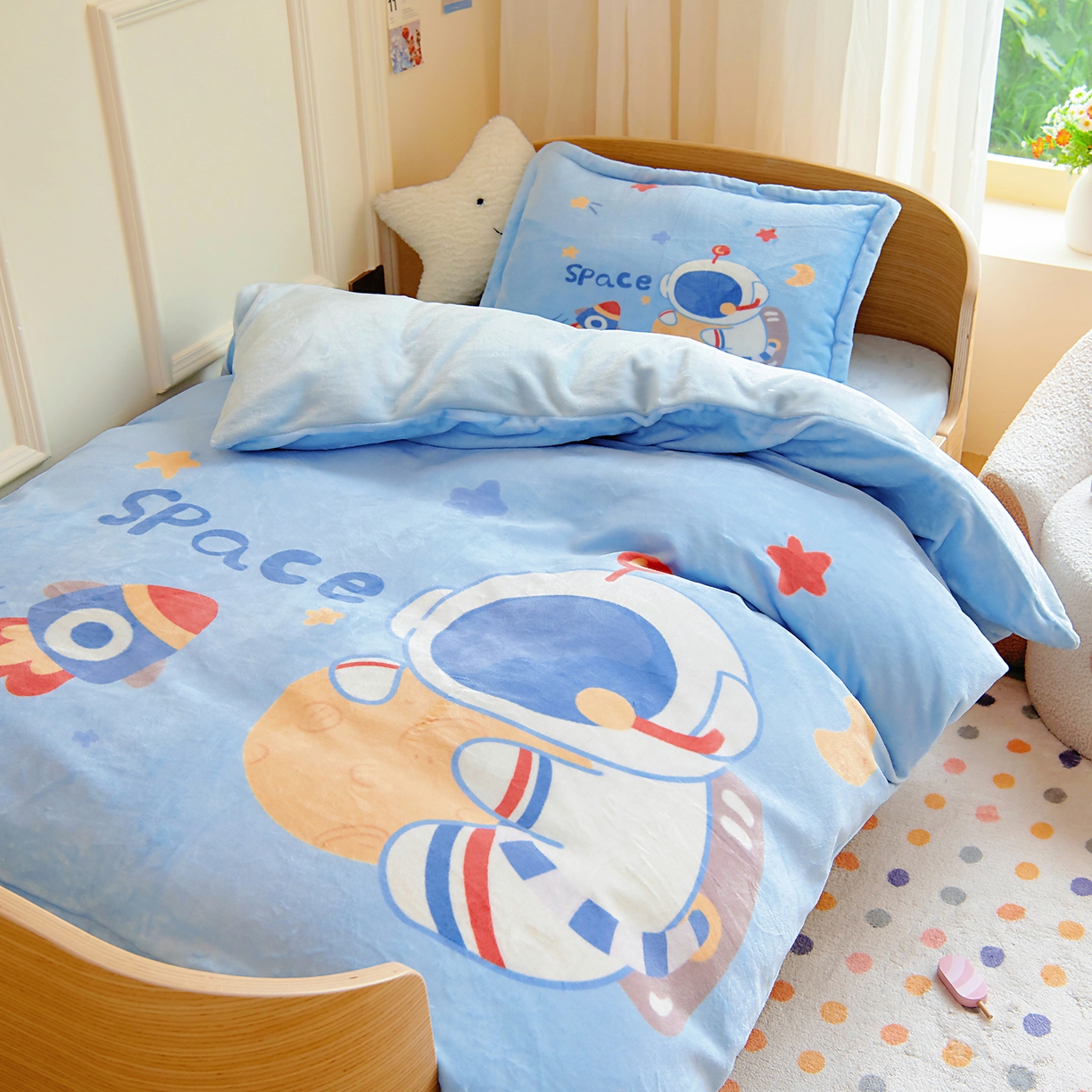 91家纺网 家纺一手货源 找家纺 梵赫 2025新款加厚大版原创数码印花幼儿园儿童枕套 探索宇宙