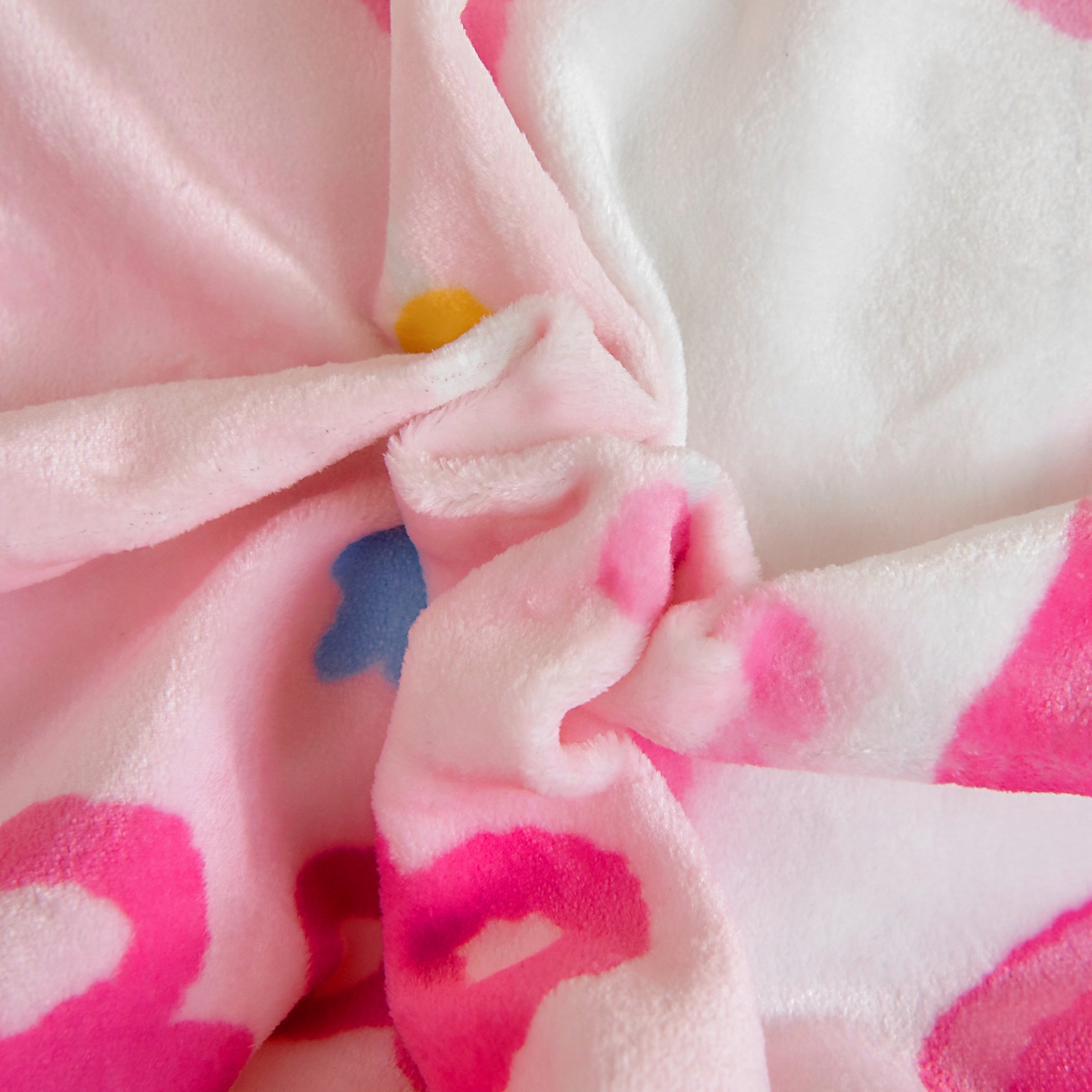 91家纺网 家纺一手货源 找家纺 梵赫 2025新款加厚大版原创数码印花幼儿园儿童枕套 可爱大耳兔