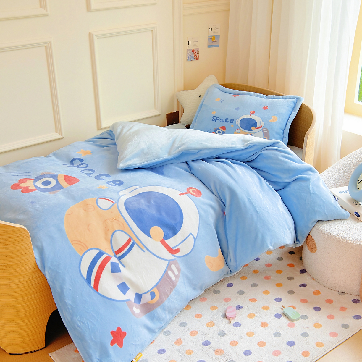 91家纺网 家纺一手货源 找家纺 梵赫 2025新款加厚大版原创数码印花幼儿园儿童枕套 探索宇宙