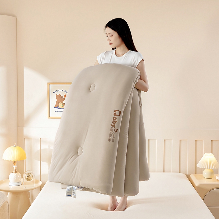 91家纺网 家纺一手货源 找家纺 栩裕纺织 2025新款A类婴儿绒肌肤被baby熊系列四季款被芯 baby熊-驼色