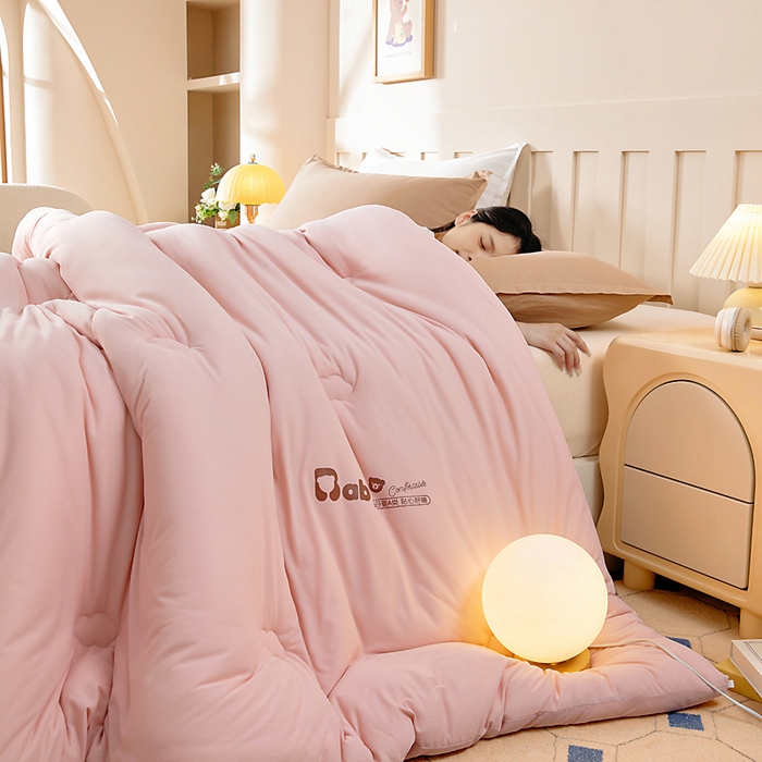 91家纺网 家纺一手货源 找家纺 栩裕纺织 2025新款A类婴儿绒肌肤被baby熊系列四季款被芯 baby熊-粉