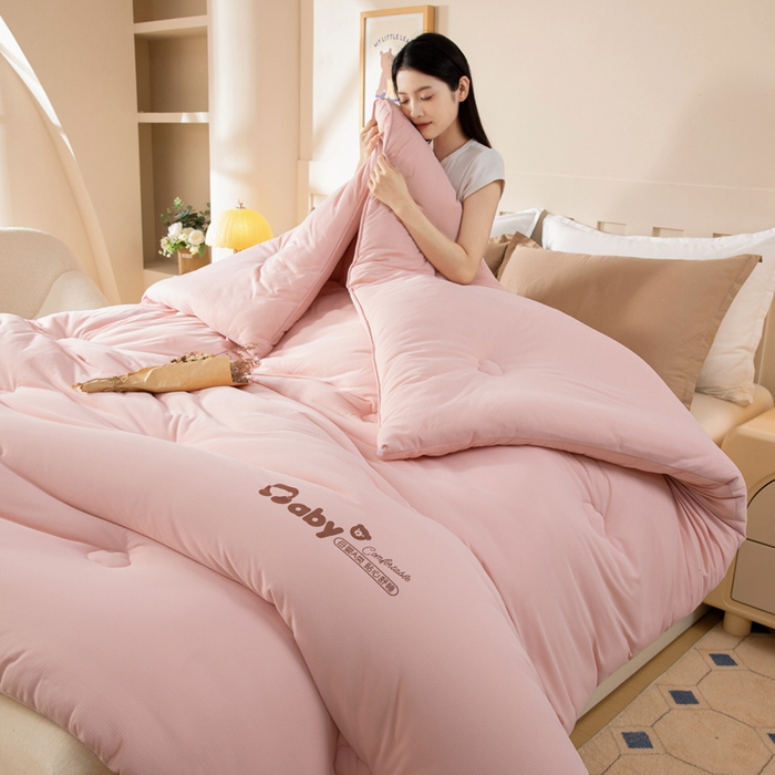 91家纺网 家纺一手货源 找家纺 栩裕纺织 2025新款A类婴儿绒肌肤被baby熊系列四季款被芯 baby熊-粉