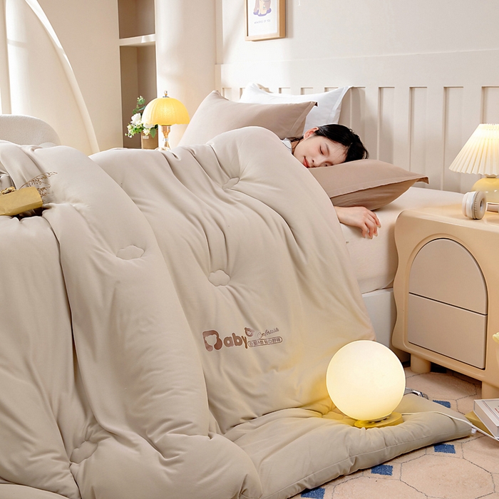 91家纺网 家纺一手货源 找家纺 栩裕纺织 2025新款A类婴儿绒肌肤被baby熊系列四季款被芯 baby熊-驼色