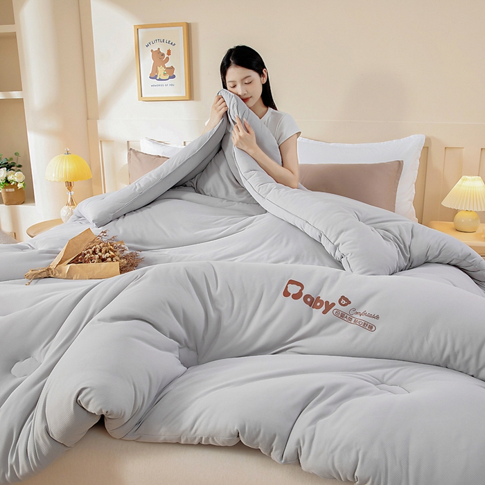 91家纺网 家纺一手货源 找家纺 栩裕纺织 2025新款A类婴儿绒肌肤被baby熊系列四季款被芯 baby熊-灰