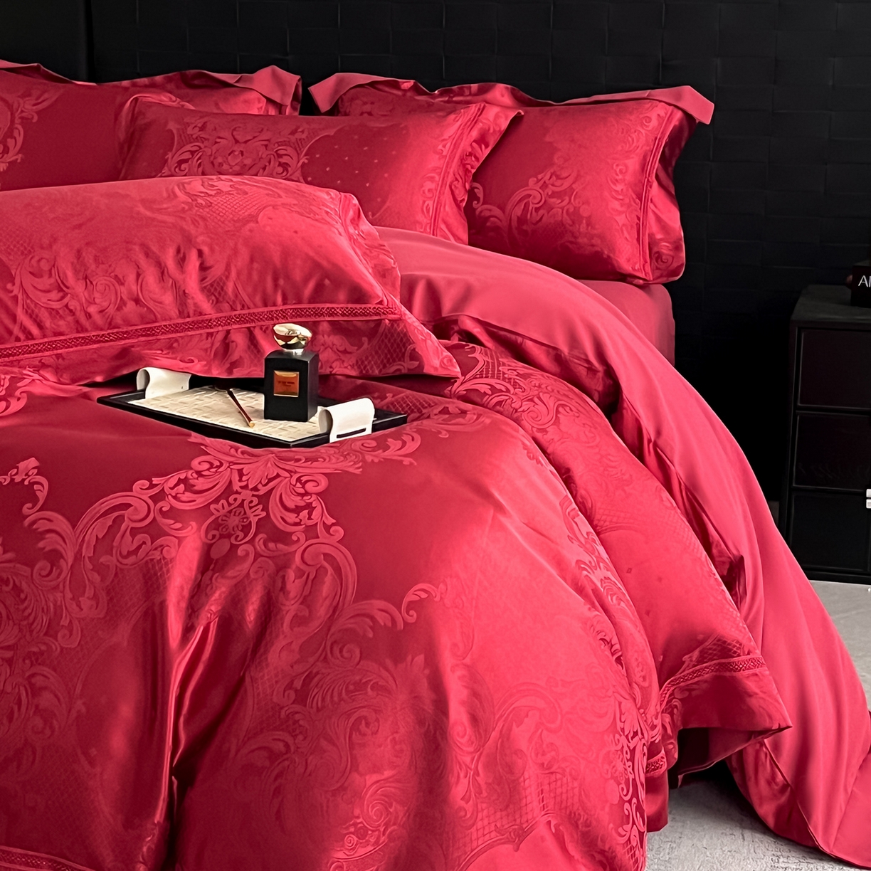 91家纺网 家纺一手货源 找家纺 置顶家纺 2025新款维纳斯系列亲肤提花四件套-实拍 维纳斯-温馨红