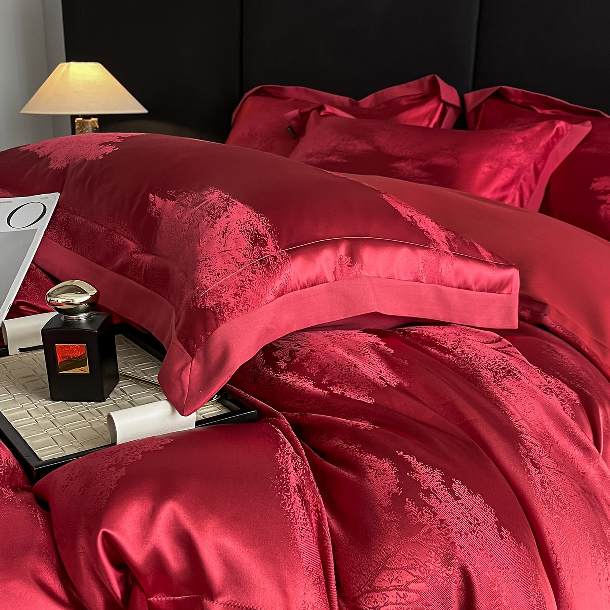 91家纺网 家纺一手货源 找家纺 置顶家纺 2025新款欧若拉亲肤提花四件套 欧若拉-酒红