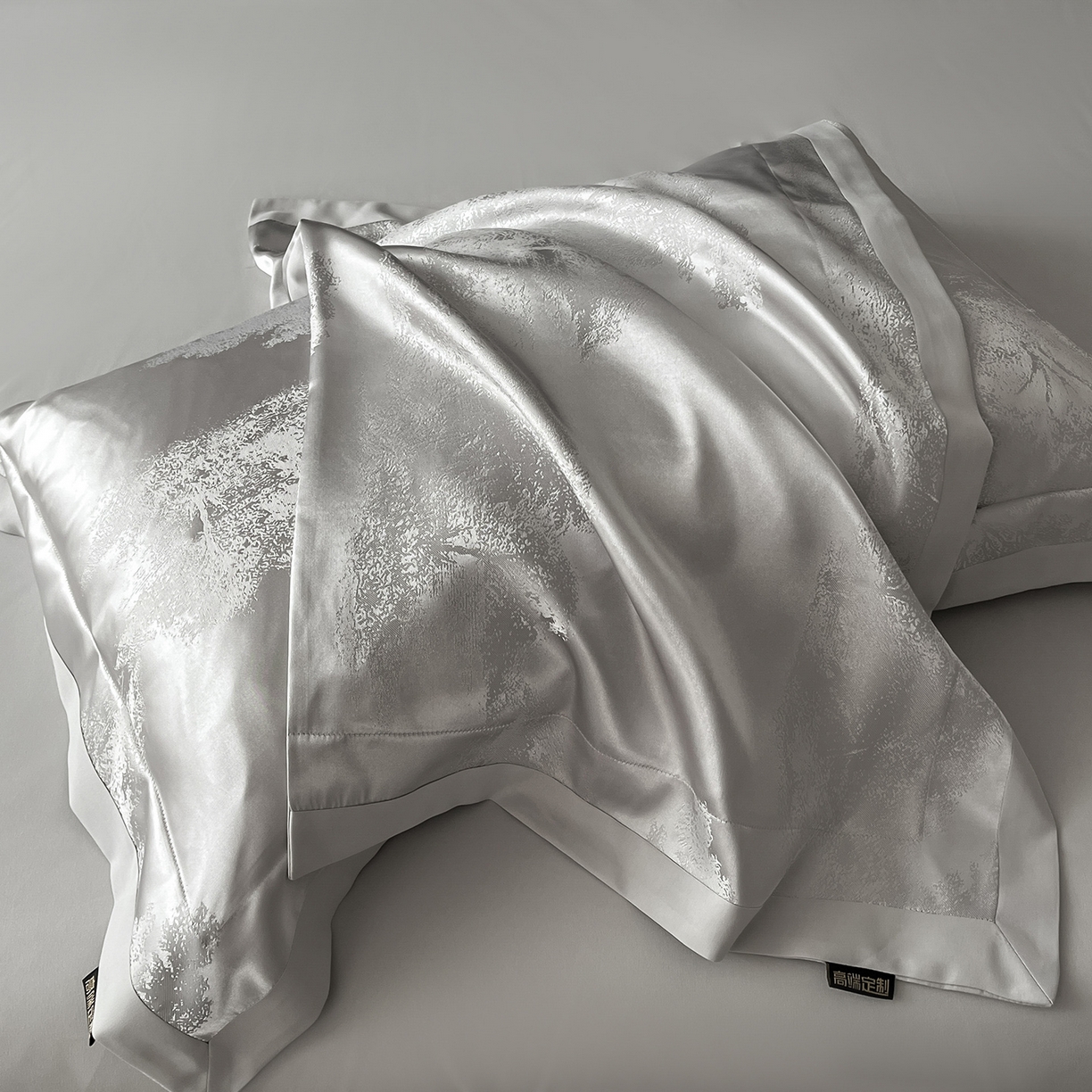 91家纺网 家纺一手货源 找家纺 置顶家纺 2025新款欧若拉亲肤提花四件套 欧若拉-山灰