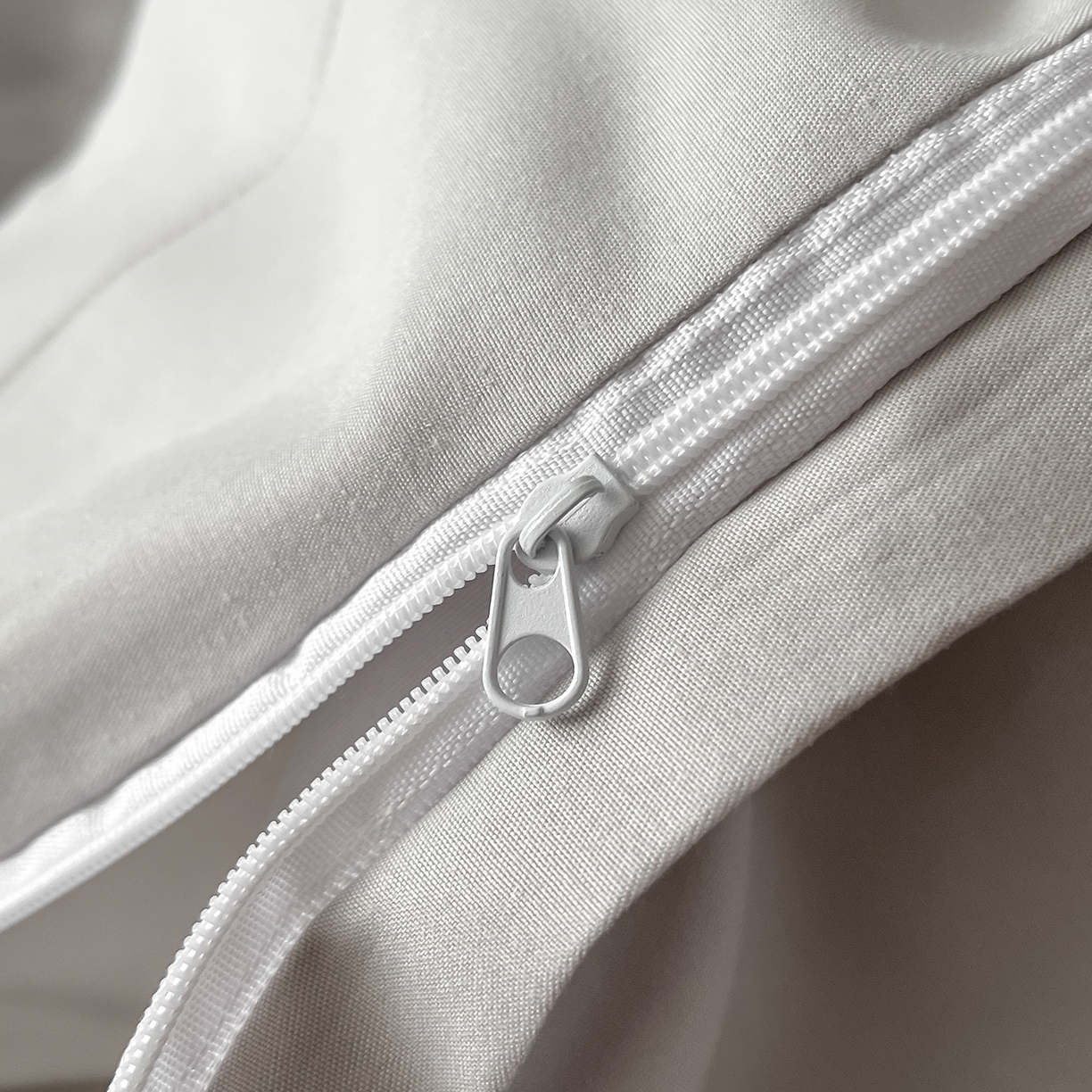 91家纺网 家纺一手货源 找家纺 置顶家纺 2025新款欧若拉亲肤提花四件套 欧若拉-山灰