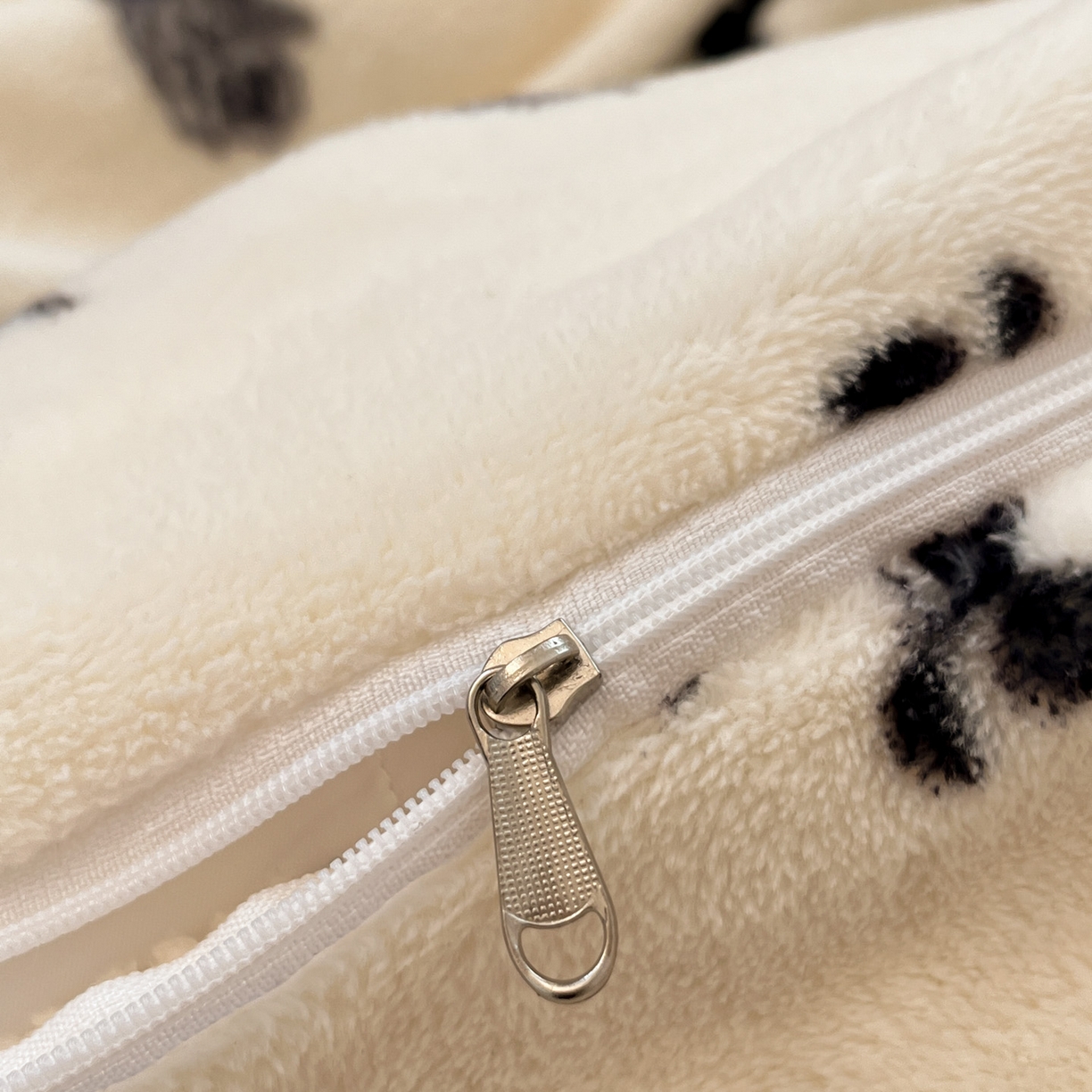 91家纺网 家纺一手货源 找家纺 蓝极人 2025新款牛奶绒印花四件套 D花汐