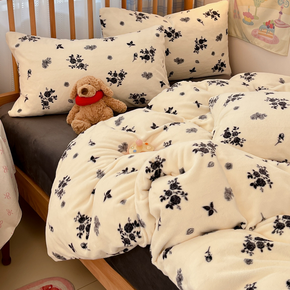 91家纺网 家纺一手货源 找家纺 蓝极人 2025新款牛奶绒印花四件套 D花汐