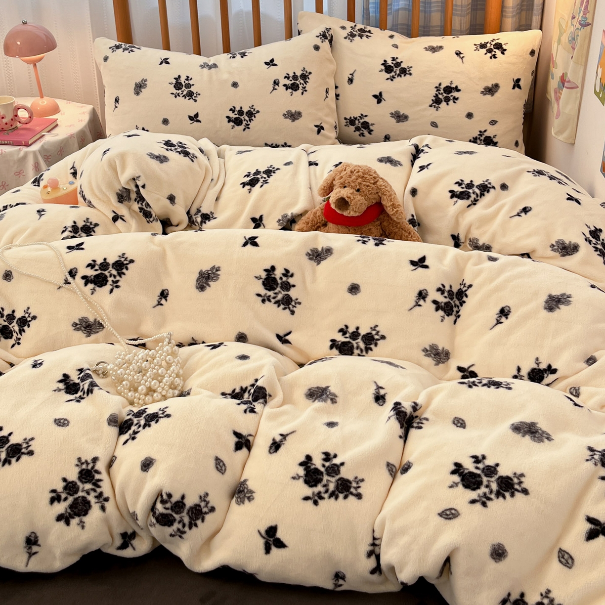 91家纺网 家纺一手货源 找家纺 蓝极人 2025新款牛奶绒印花四件套 D花汐