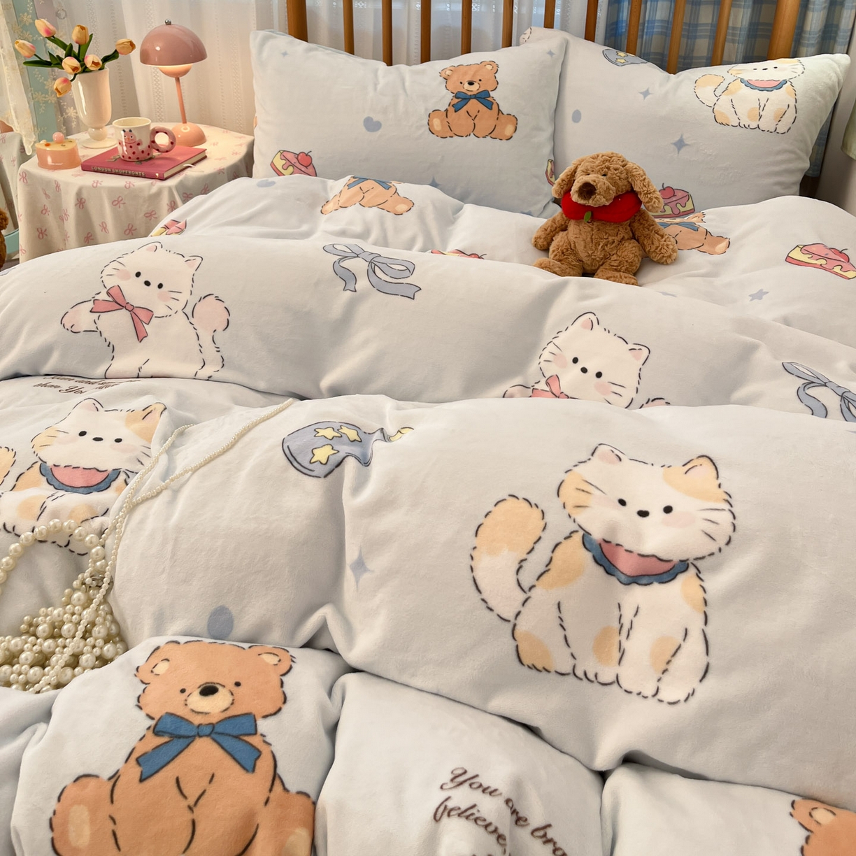 91家纺网 家纺一手货源 找家纺 蓝极人 2025新款牛奶绒印花四件套 D星喵萌熊甜梦园